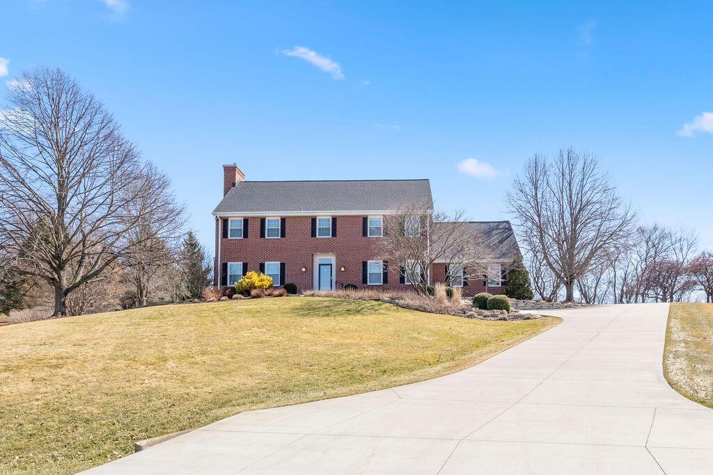 W235S4478 Amber Ct, Waukesha, WI 53189