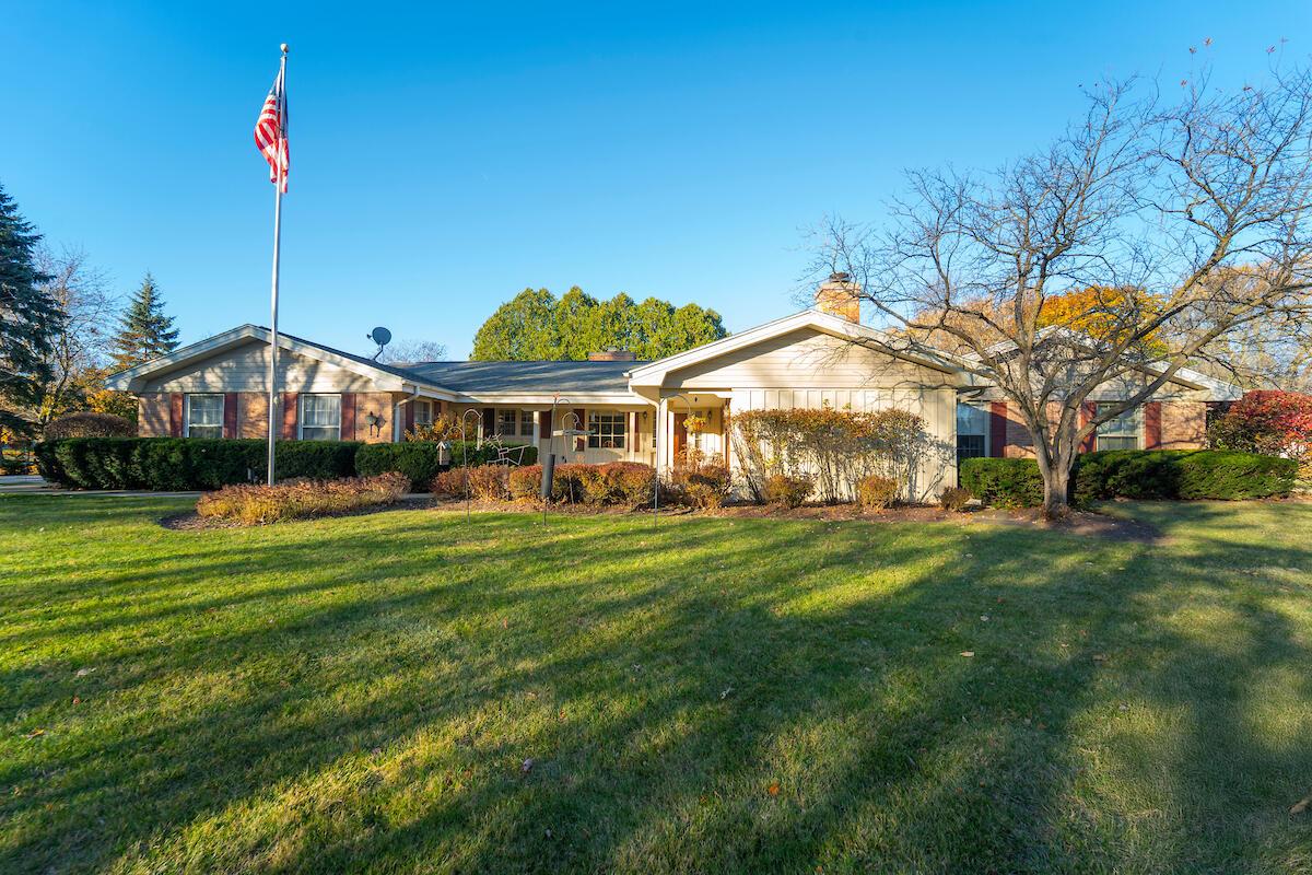 9121 N Fielding Rd, Bayside, WI 53217