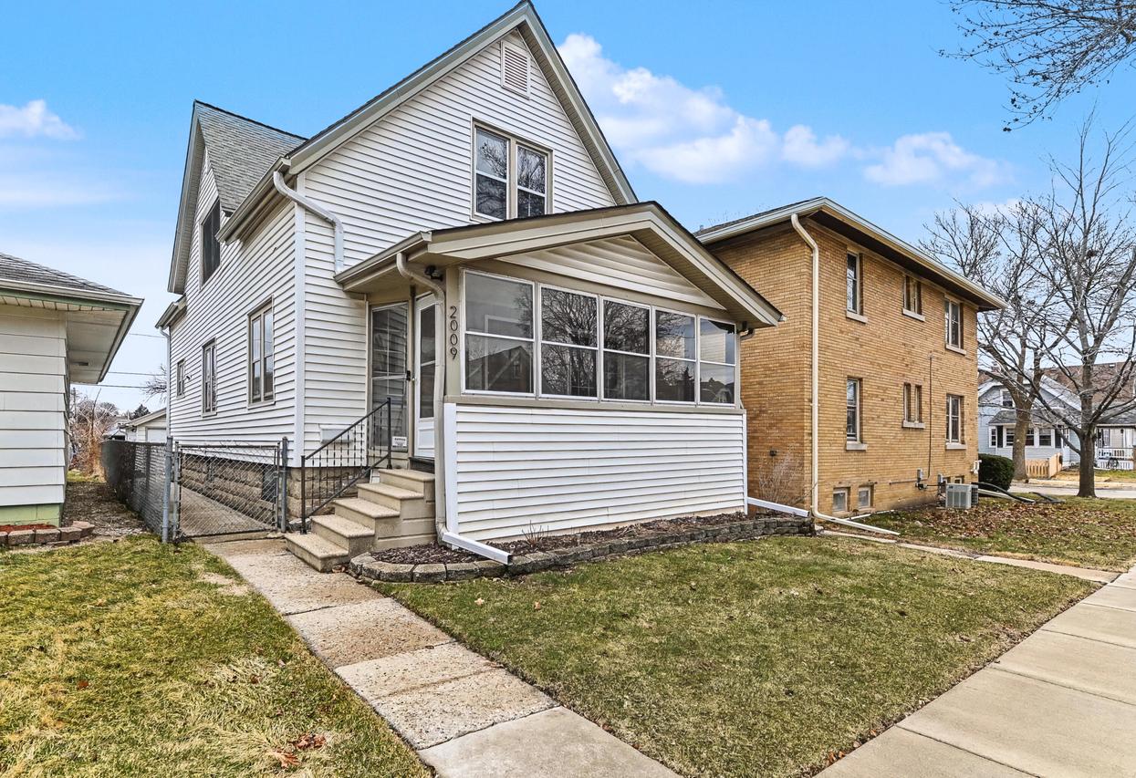 2009 S 77th St, West Allis, WI 53219