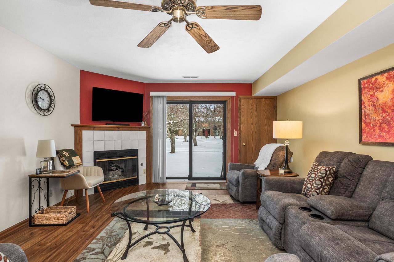 358 Park Hill #B, Pewaukee, WI 53072