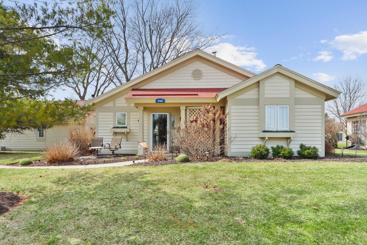 1755 Cottage Dr #7-16, Geneva, WI 53147