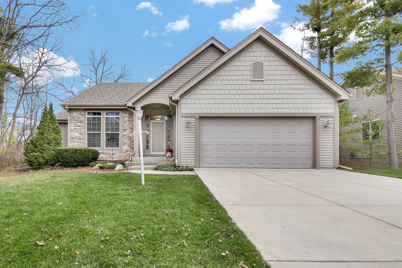 6423 Nature Dr, Caledonia, WI 53402