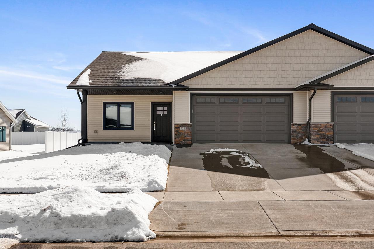 733 Crockett Dr, Holmen, WI 54636