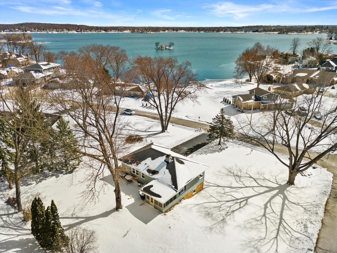 W191S7367 Shore Ln, Muskego, WI 53150