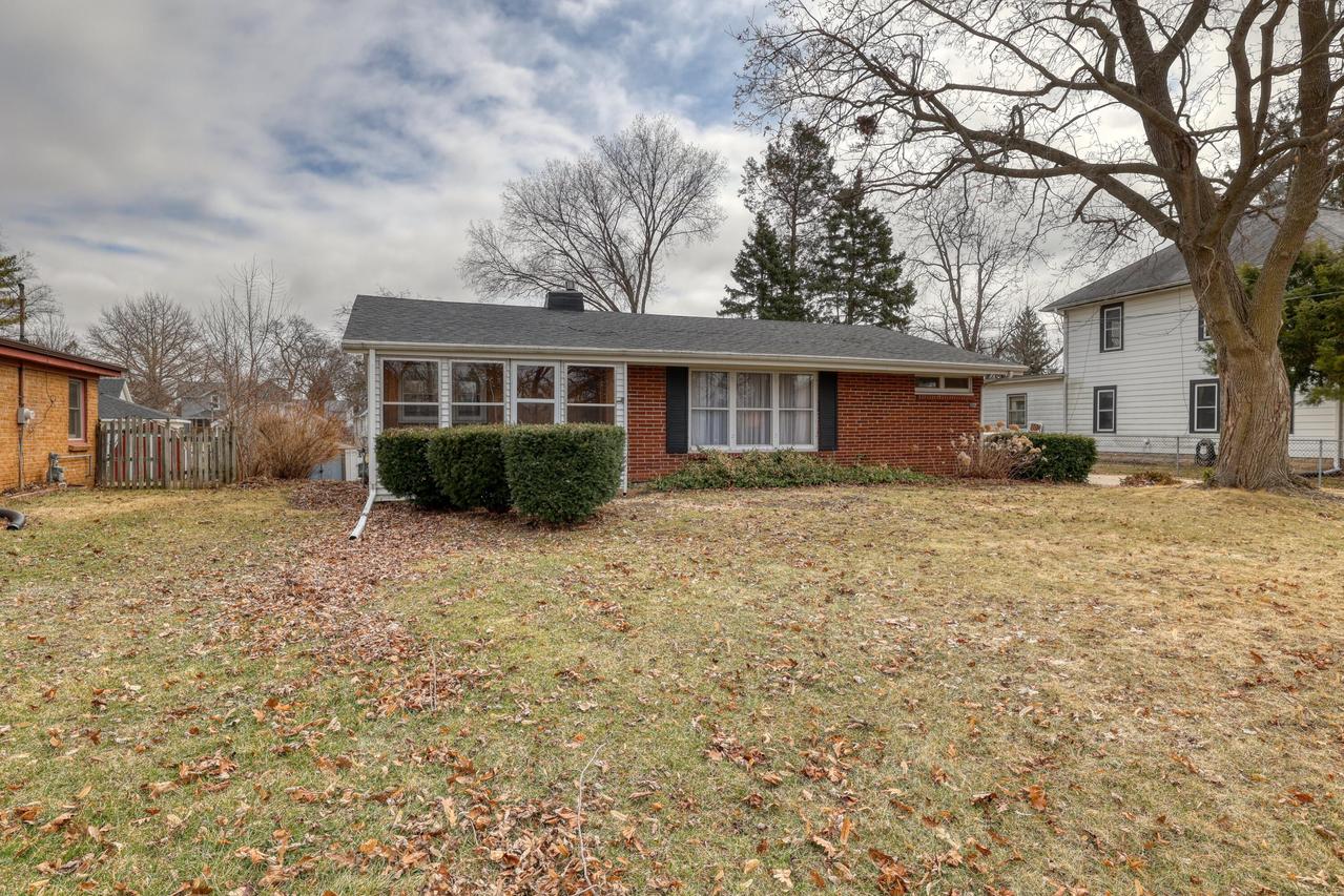 132 Caldwell St, Pewaukee, WI 53072