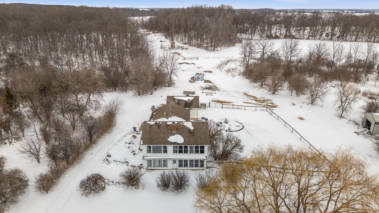 W8320 Springwood Ln, Darien, WI 53115