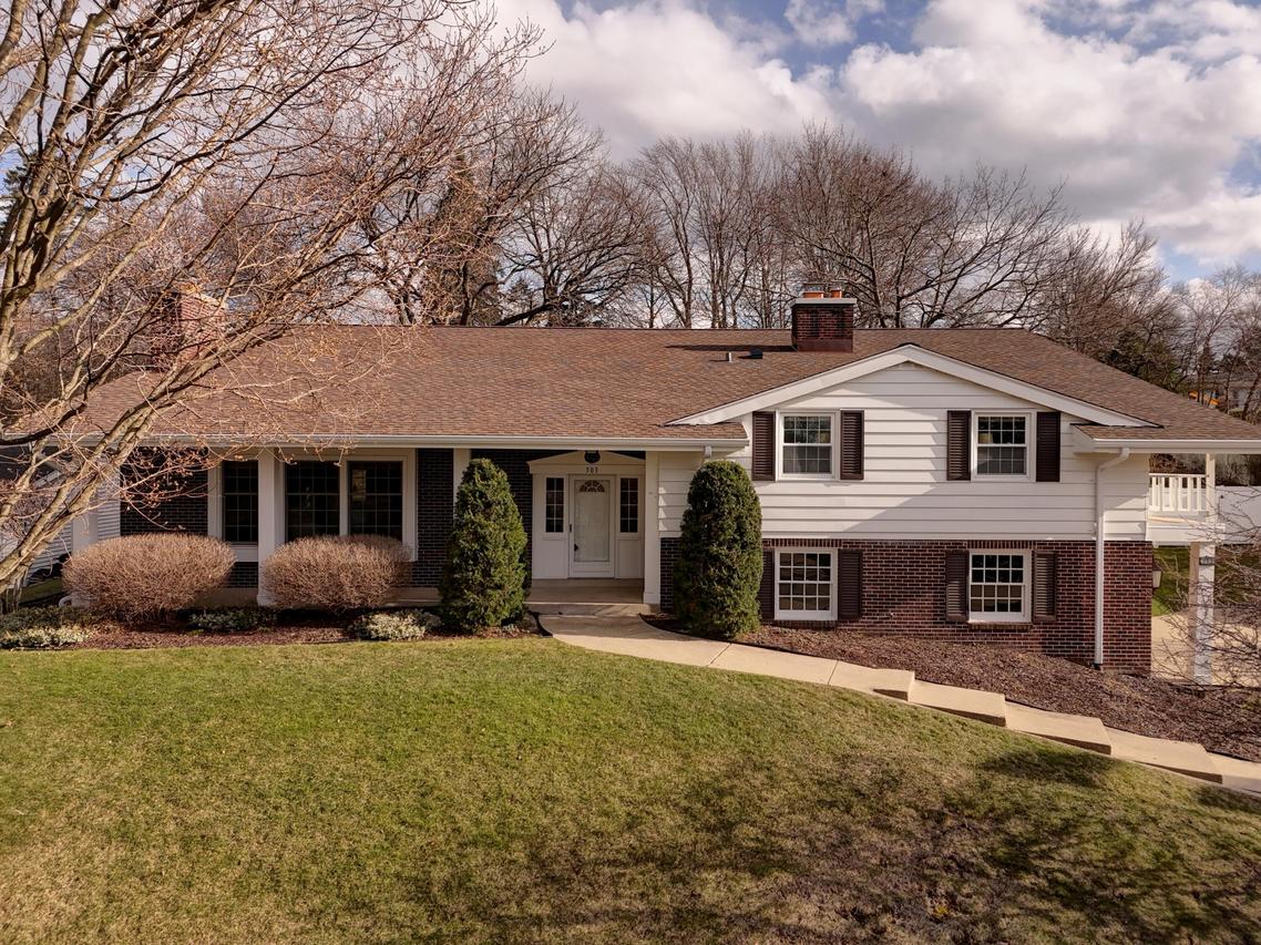 503 Westminster Dr, Waukesha, WI 53186