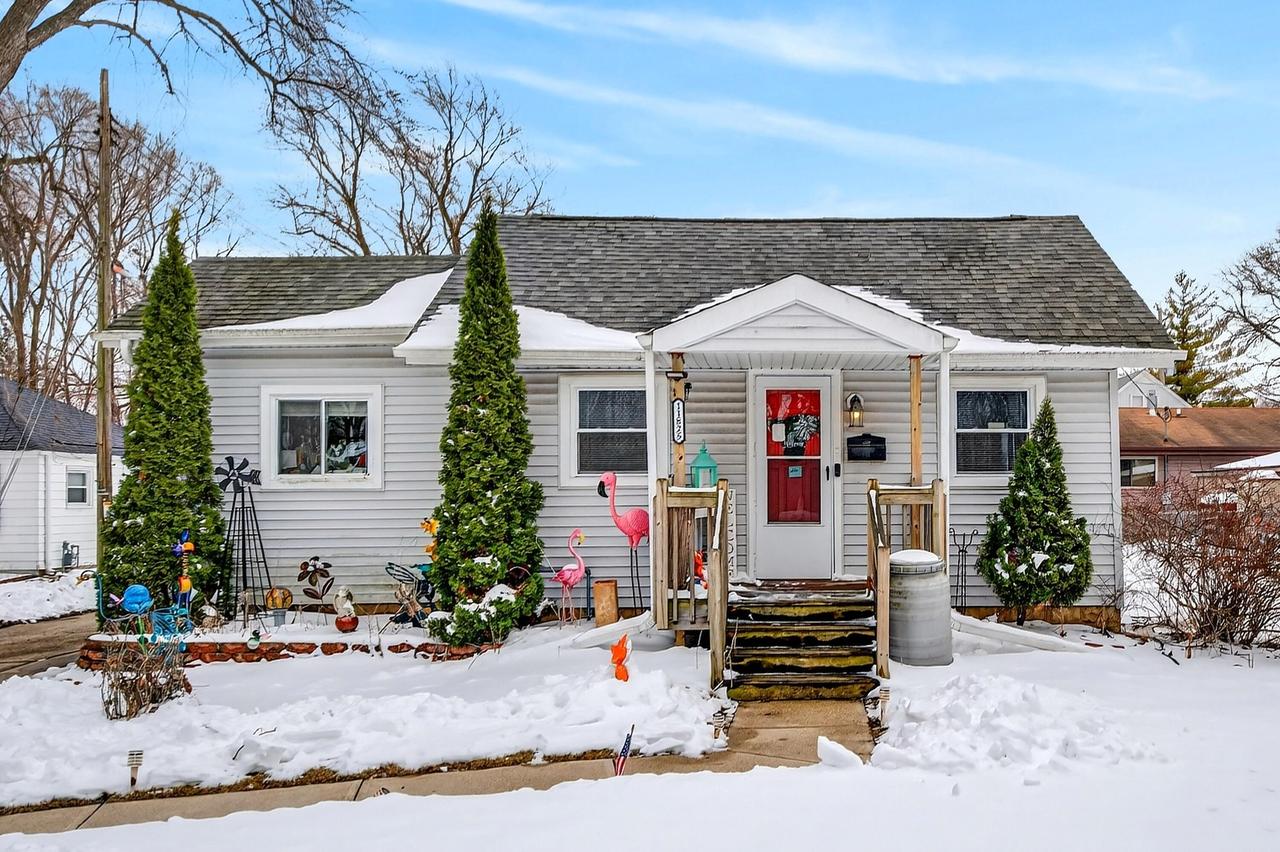 11825 W Rainbow Ave, West Allis, WI 53214