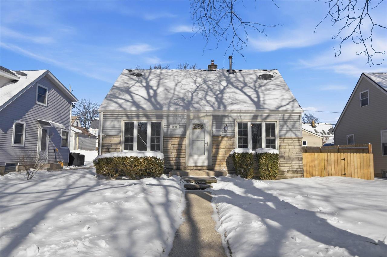 7026 W Dreyer Pl, West Allis, WI 53219