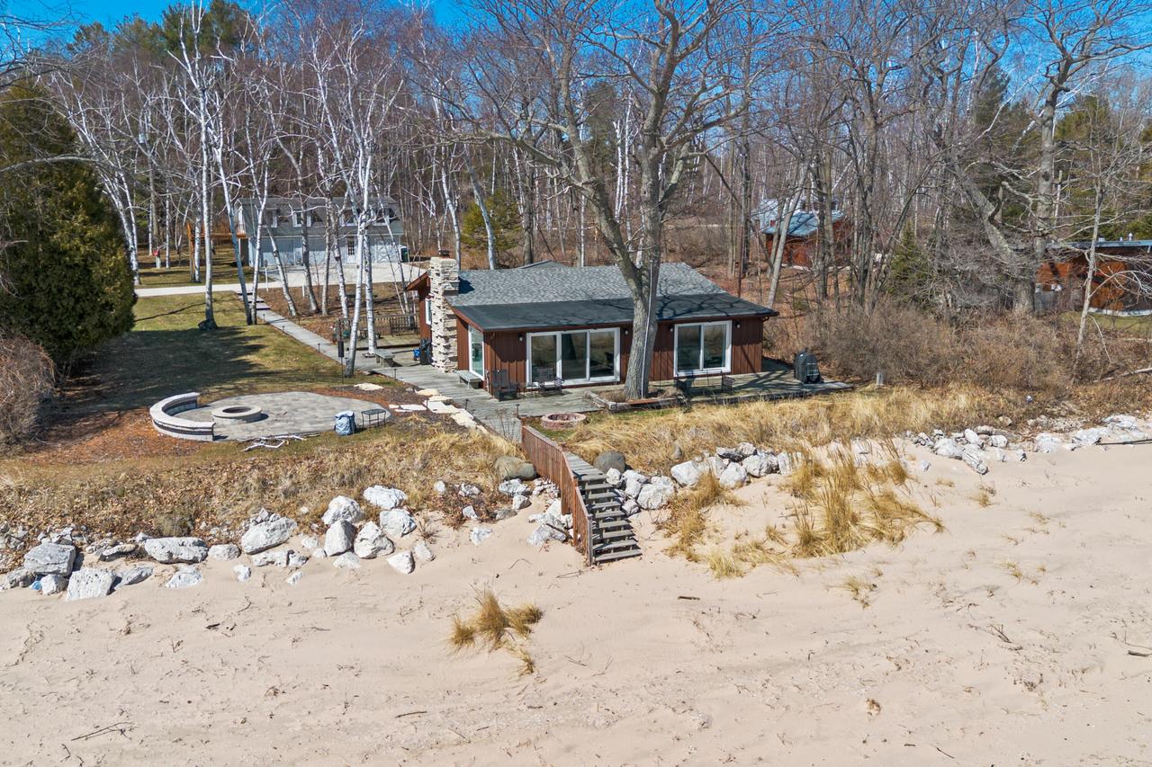 6576 Silver Beach #6577, Belgium, WI 53013