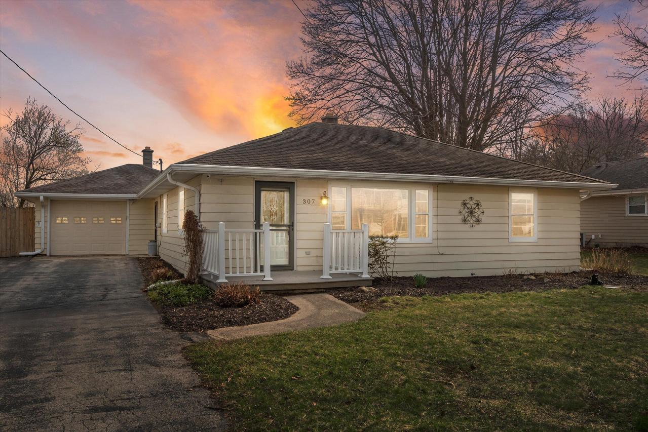 307 Hill St, Hartland, WI 53029