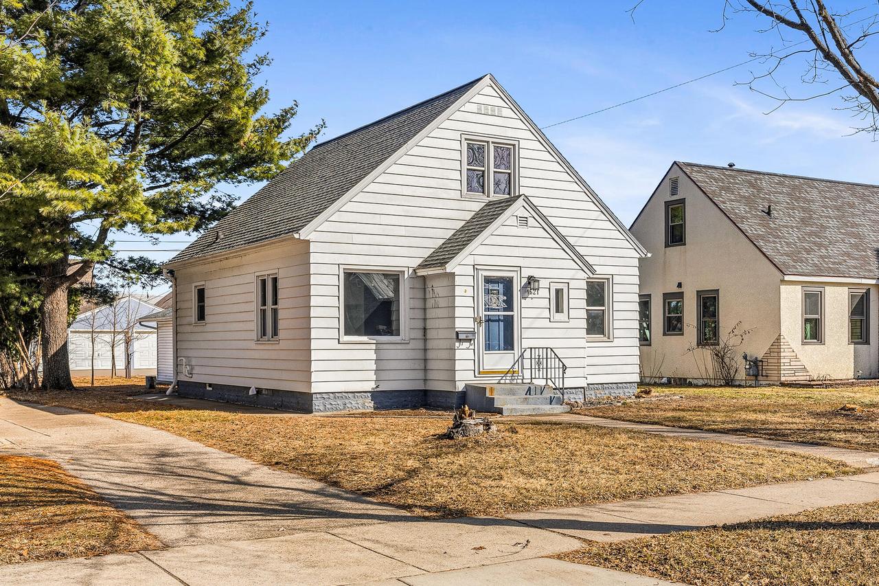 1521 Travis St, La Crosse, WI 54601