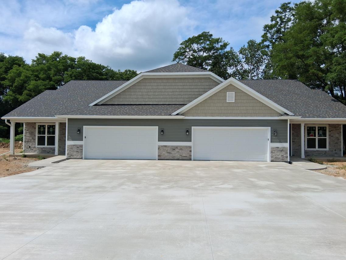 499 Meadowlark Ln, Green Lake, WI 54941