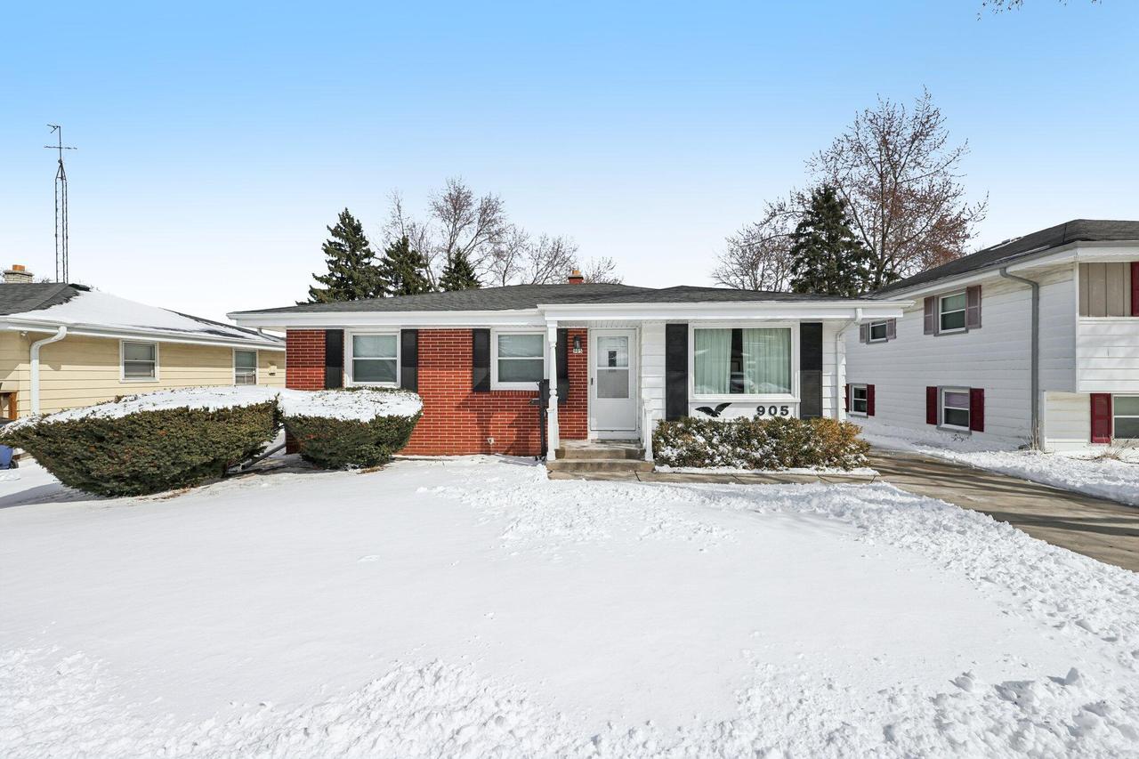 905 Ostergaard Ave, Racine, WI 53406