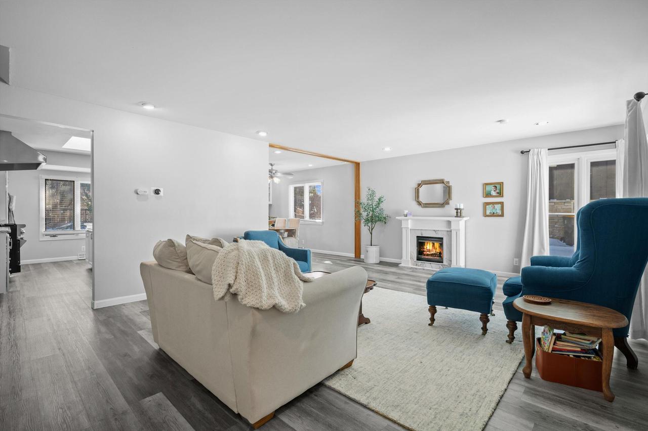 4614 N 107th St, Wauwatosa, WI 53225