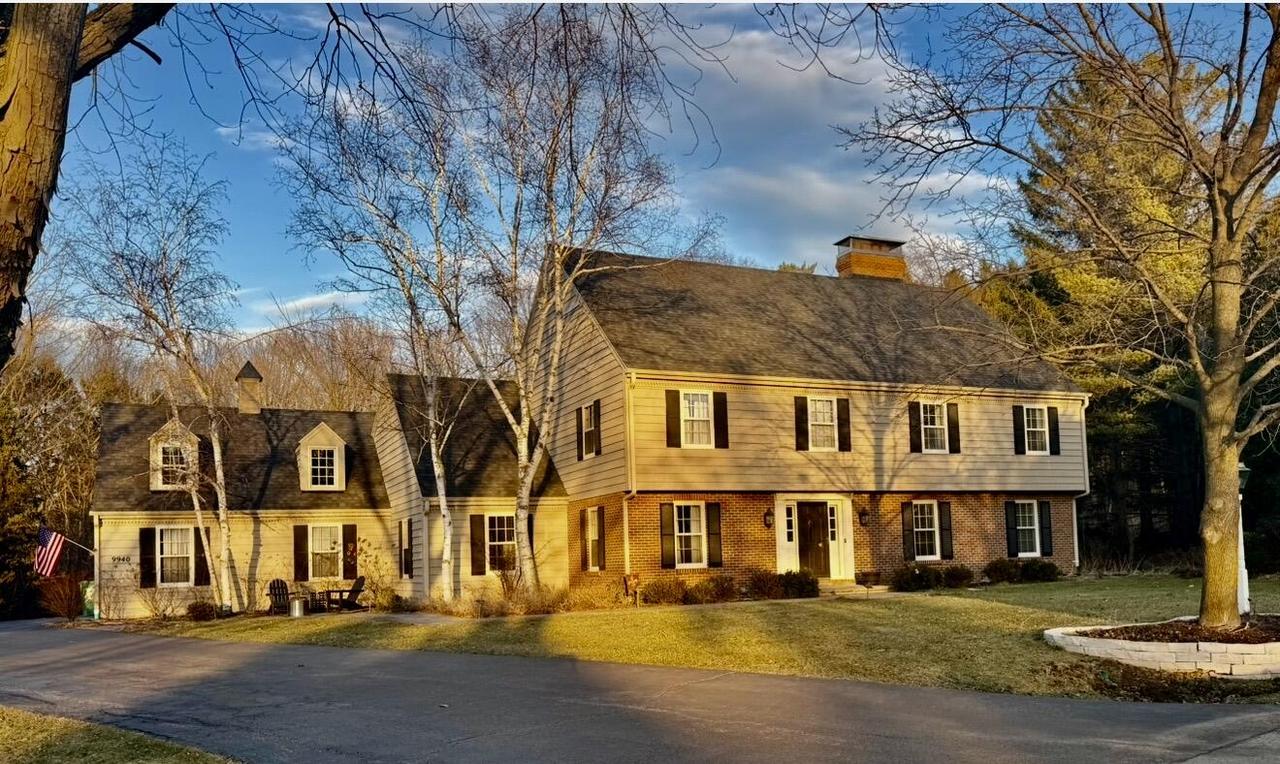 9940 N Lamplighter Ln, Mequon, WI 53092