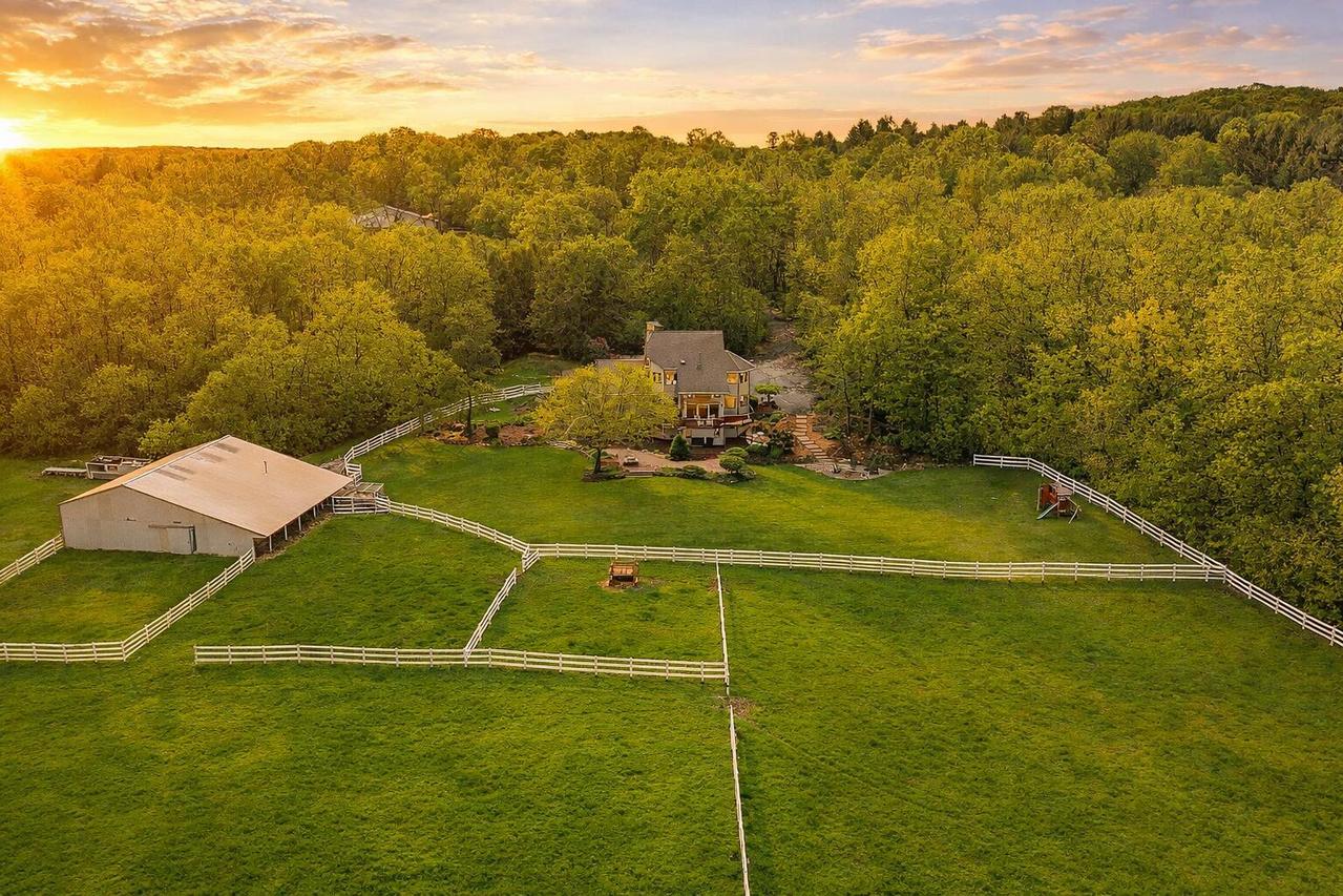 1507 Saint Augustine Rd, Erin, WI 53027