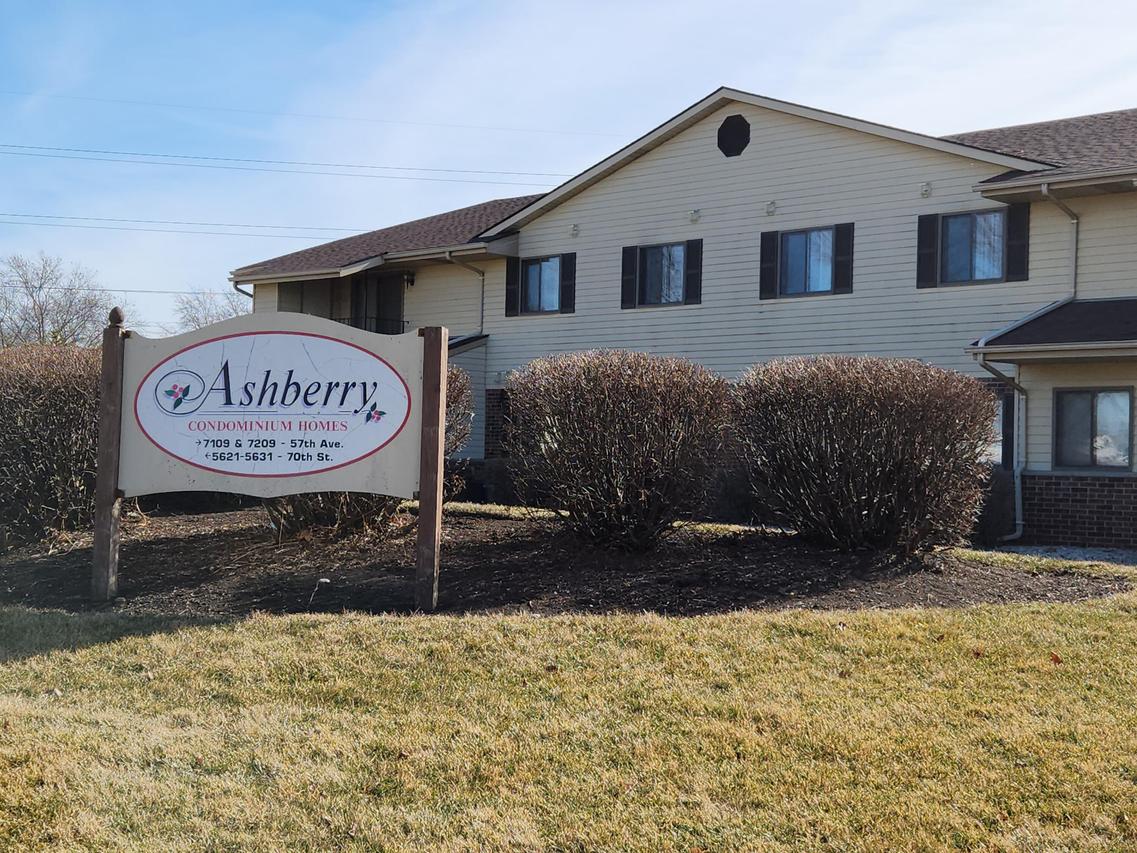 5631 70th St #103, Kenosha, WI 53142