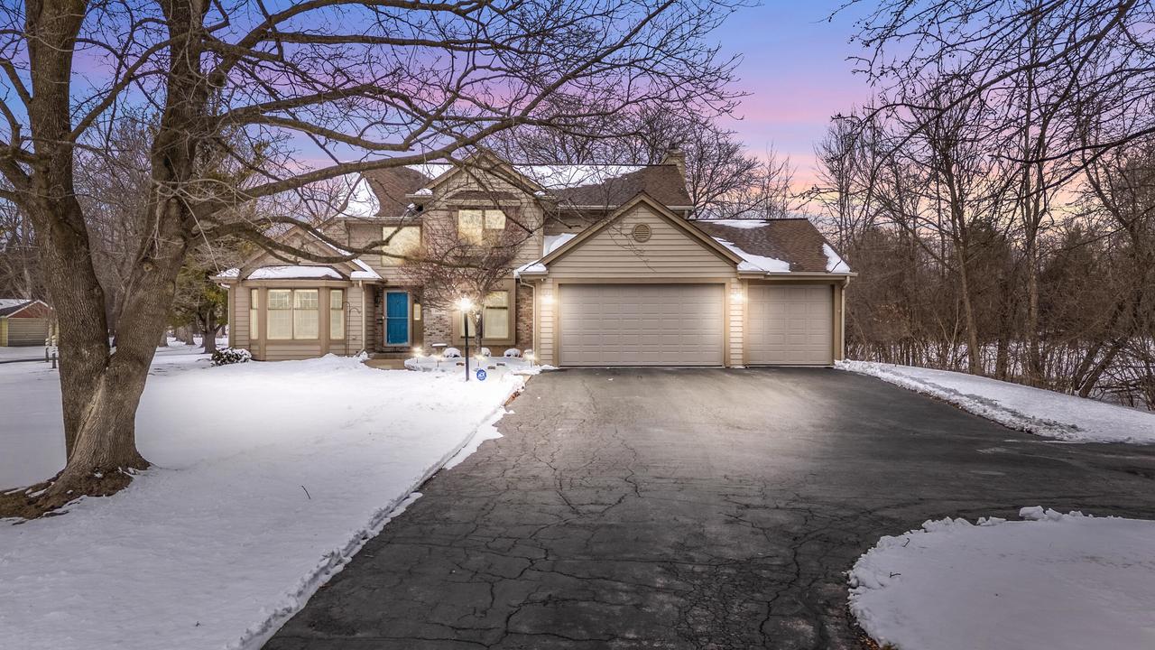 1414 W El Rancho Dr, Mequon, WI 53092