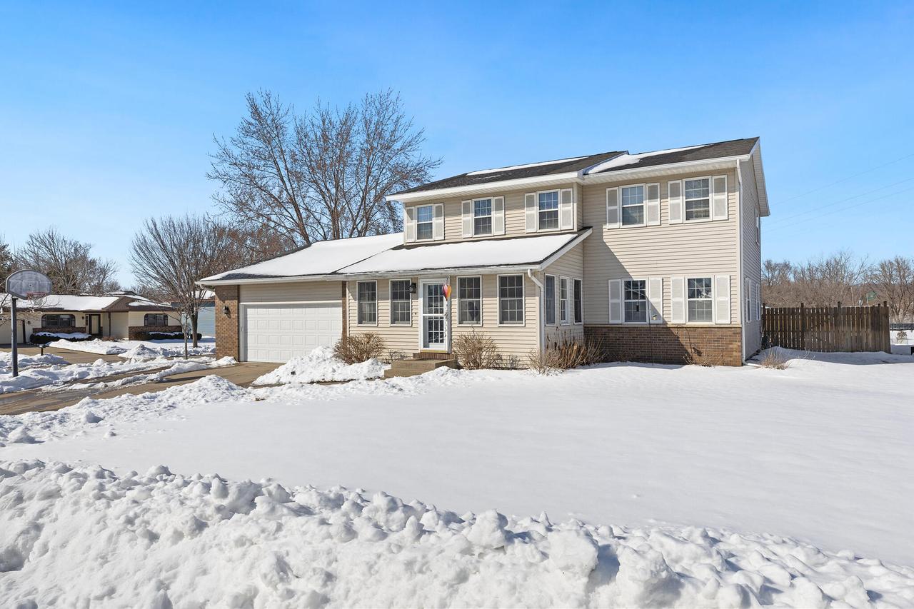 701 Parkridge Pl, Onalaska, WI 54650