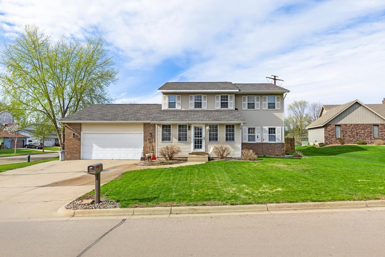 701 Parkridge Pl, Onalaska, WI 54650