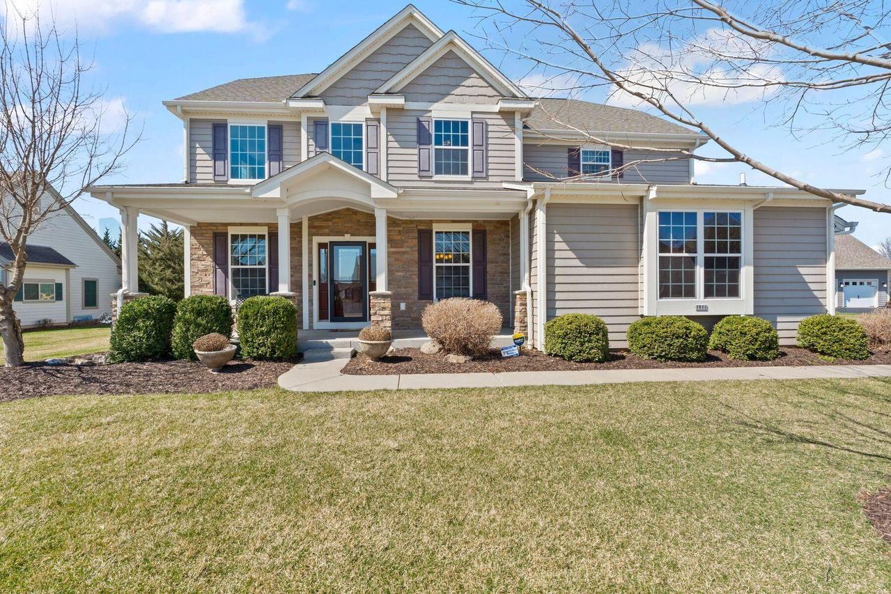 1866 River Lakes, Oconomowoc, WI 53066