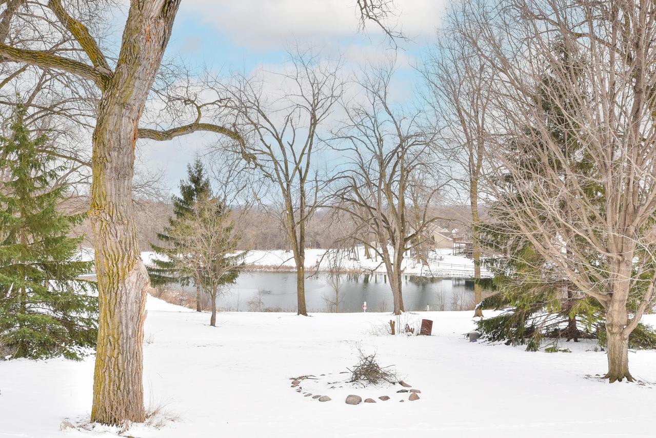 W210N11170 Mountbrooke Dr, Germantown, WI 53022