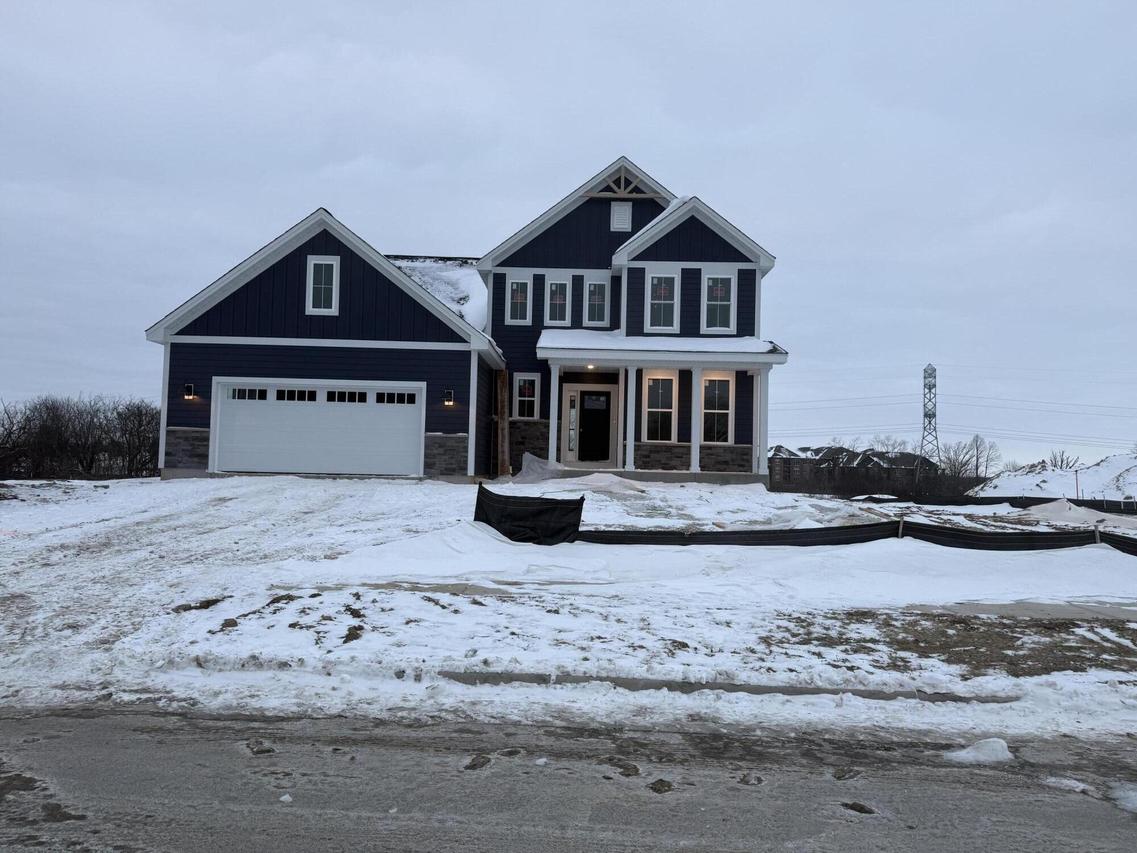 W193N4931 Tea Tree Dr, Menomonee Falls, WI 53051