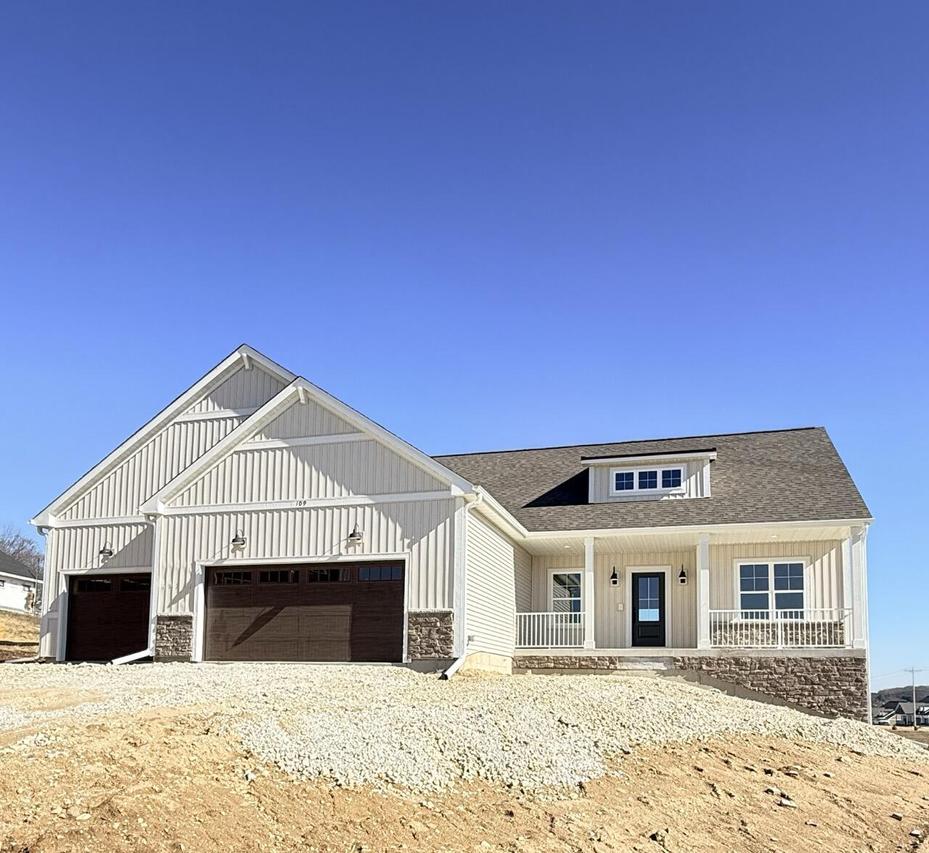 109 Olde Howell Ct, Waukesha, WI 53186