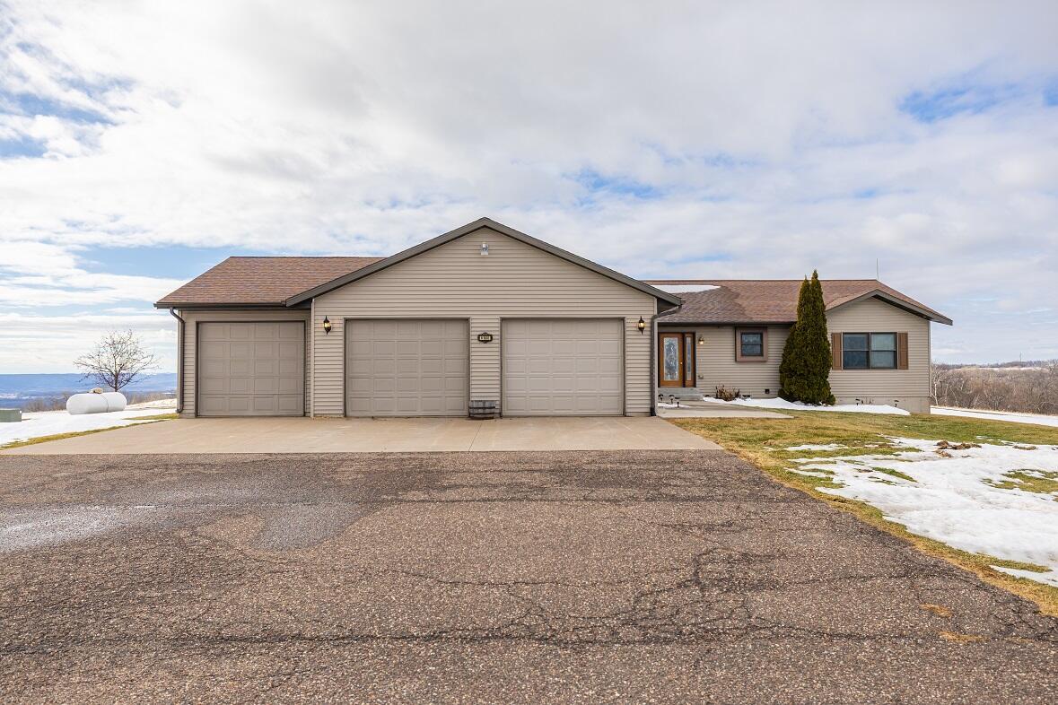 W1660 Maplewood Ln, Belvidere, WI 54610