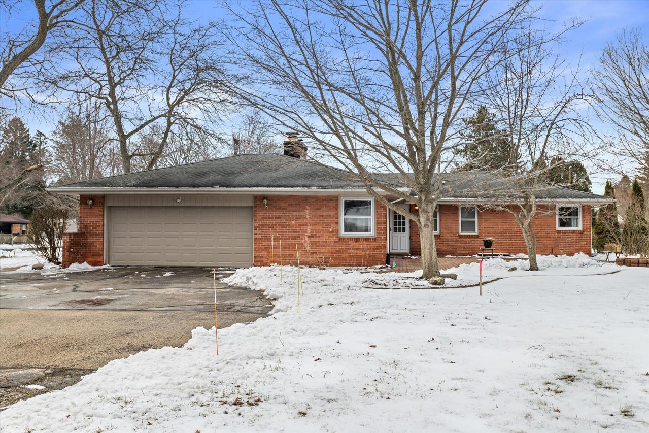 4950 James Ave, Wind Point, WI 53402