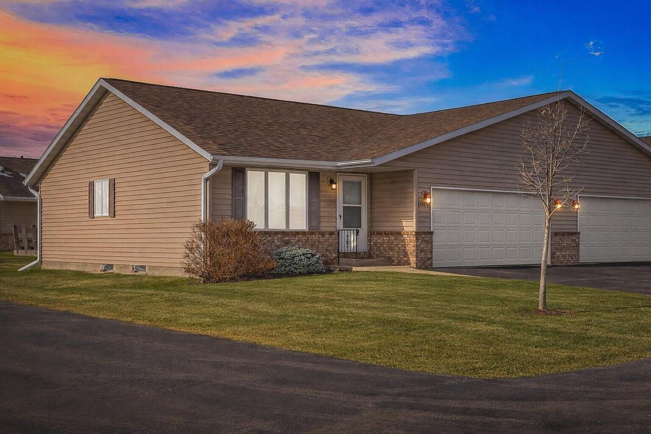 1009 Whispering Winds Pl, Onalaska, WI 54650