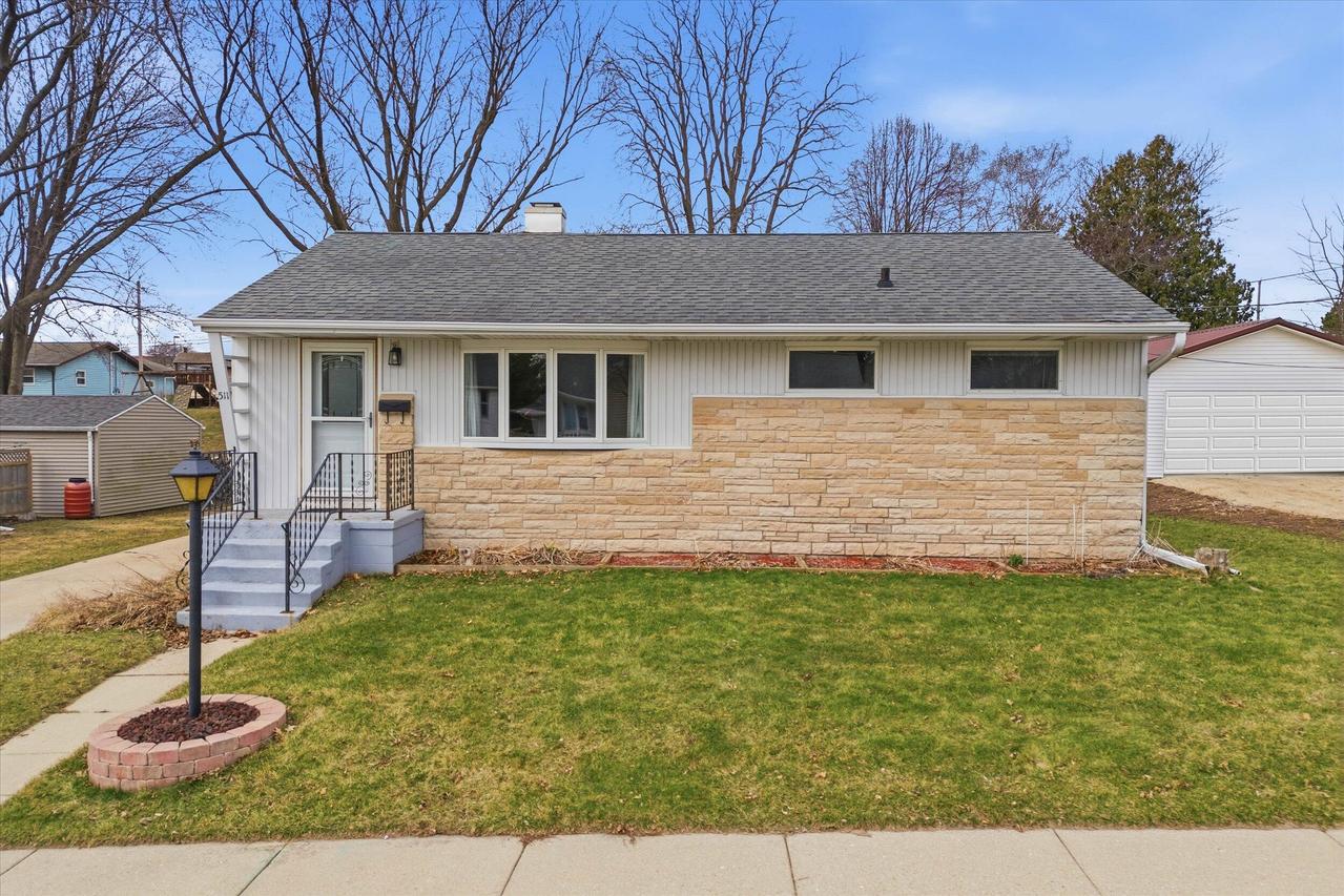 511 Grove St, Mayville, WI 53050