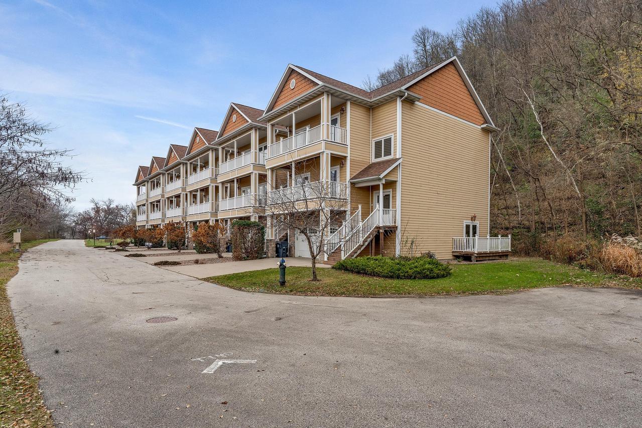 1308 Sunset Ct, La Crosse, WI 54601