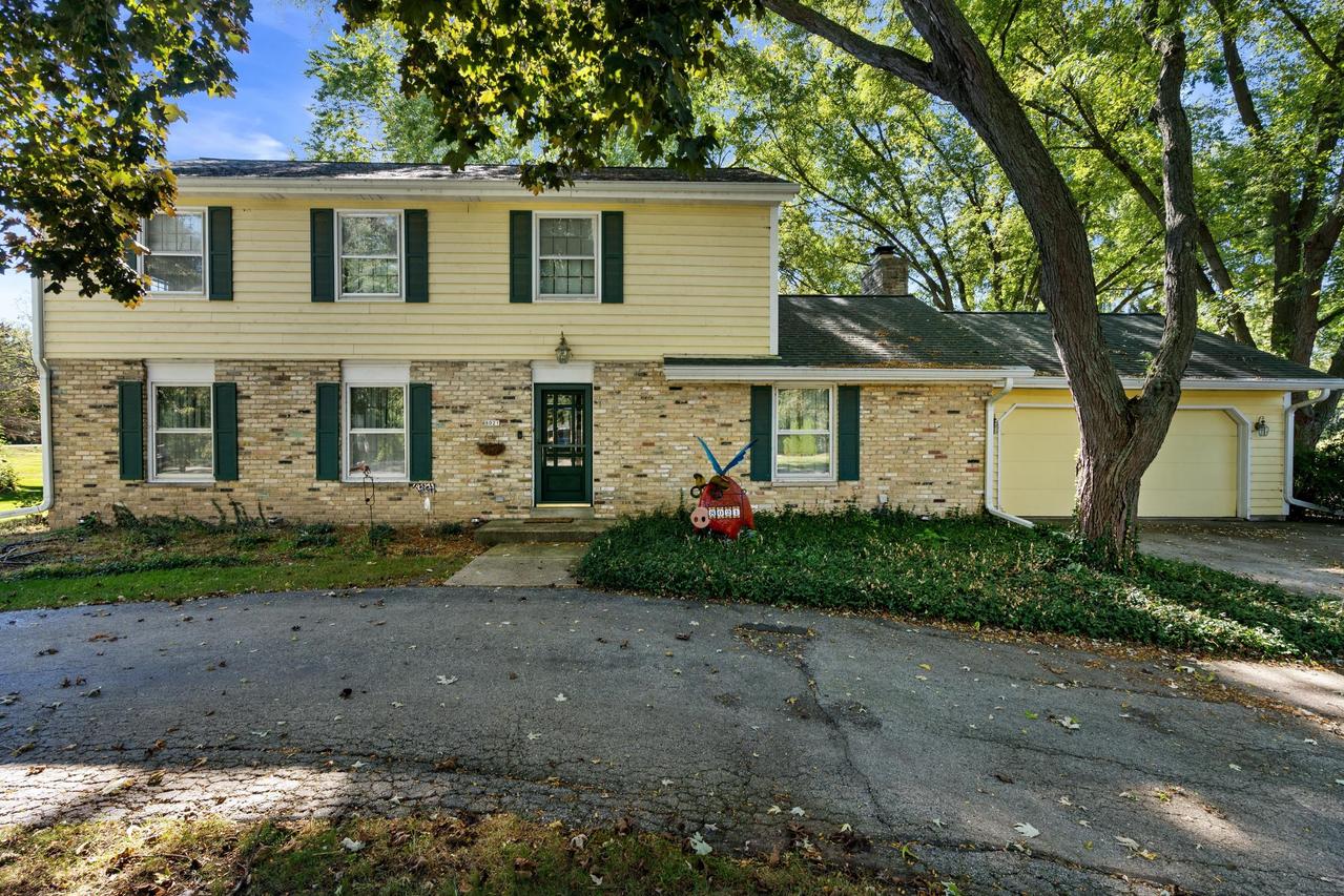 8021 W Evergreen Rd, Mequon, WI 53097