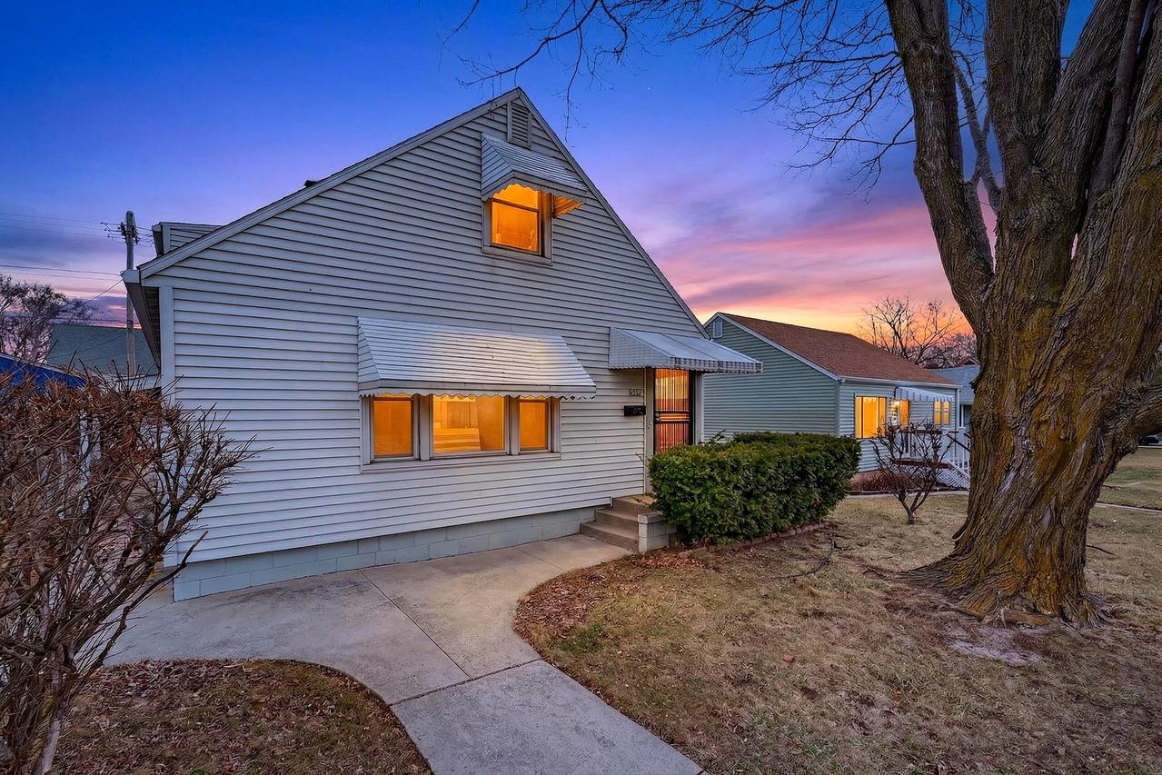 6726 W Silver Spring, Milwaukee, WI 53218