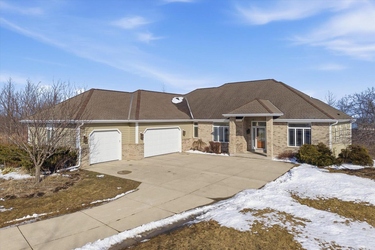 5207 Lower Lakeview Ridge, Belgium, WI 53004