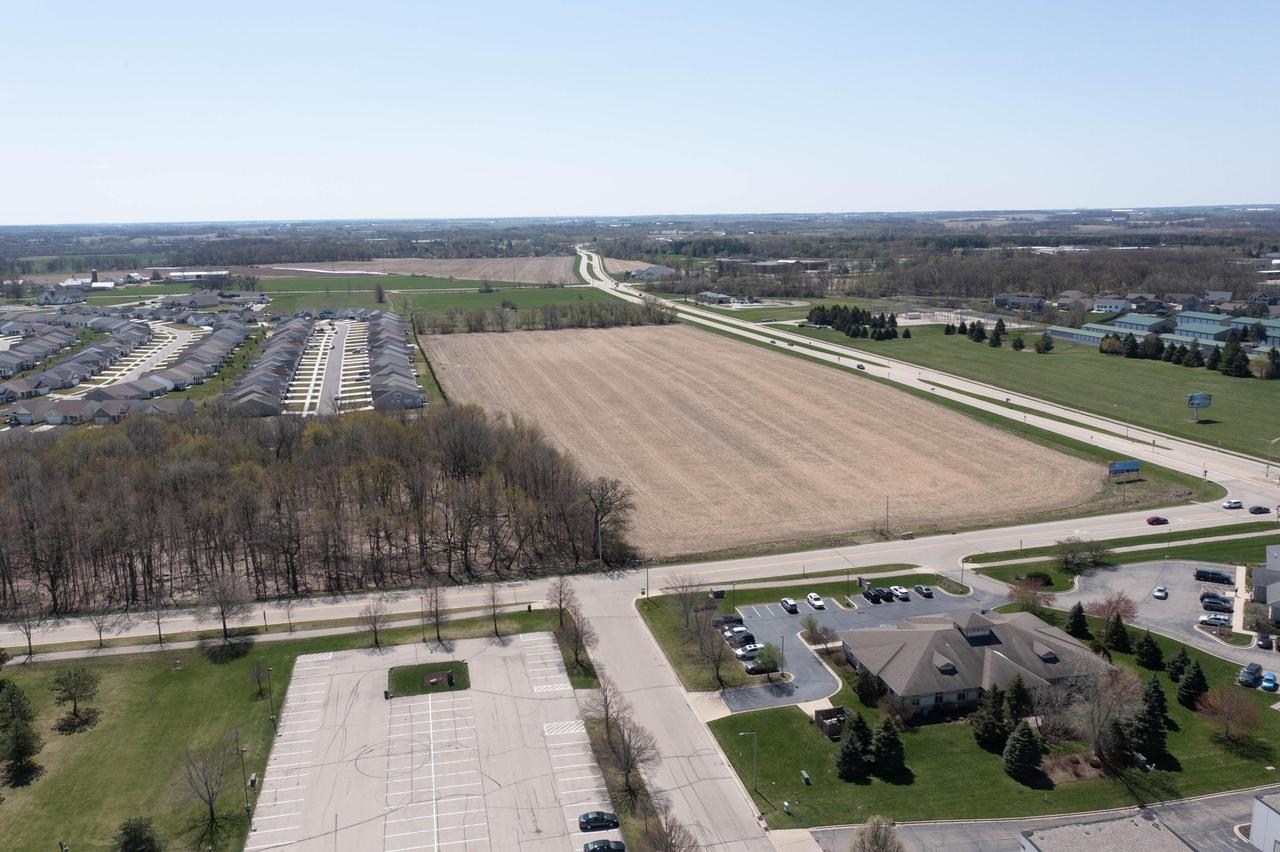 1103 S Edwards Blvd, Lake Geneva, WI 53147