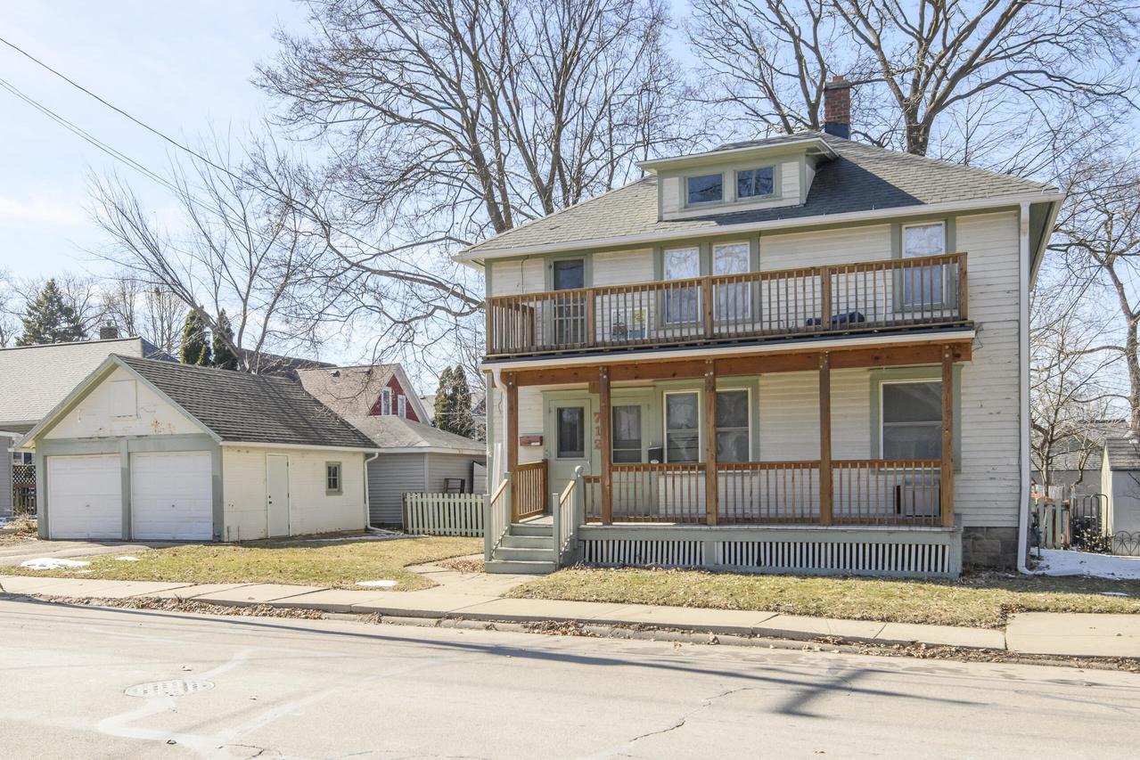 712 N Greenfield Ave, Waukesha, WI 53186