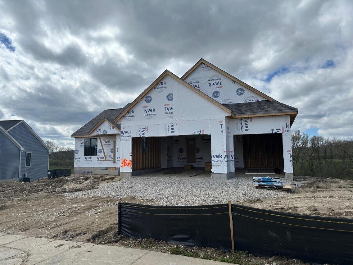 3824 White Oak Way, Waukesha, WI 53188