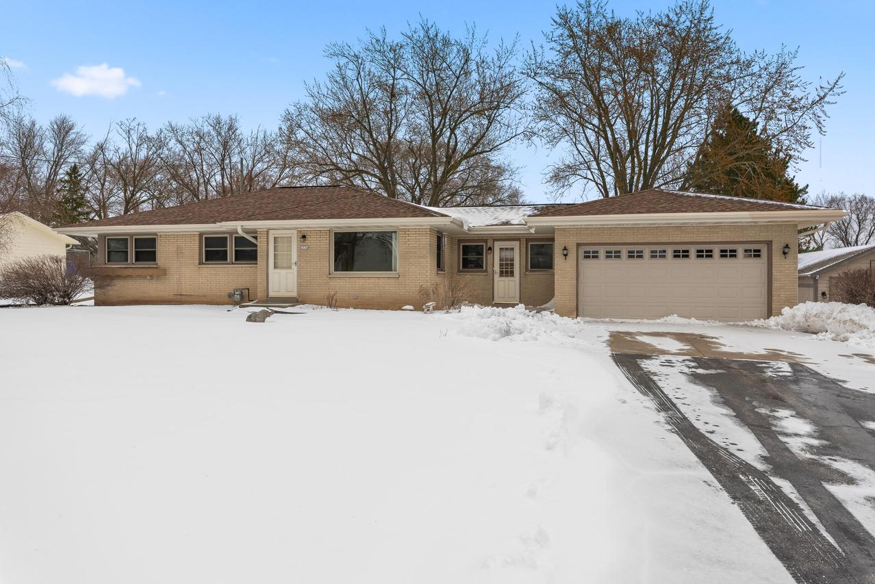 3756 S 124th St, Greenfield, WI 53228