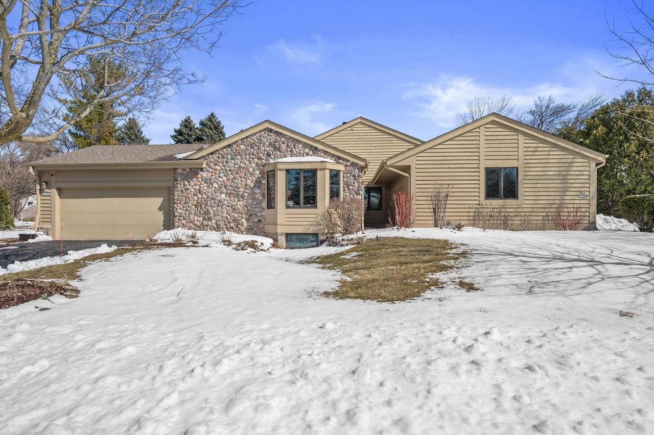 N80W13596 River Park #16/3/E, Menomonee Falls, WI 53051