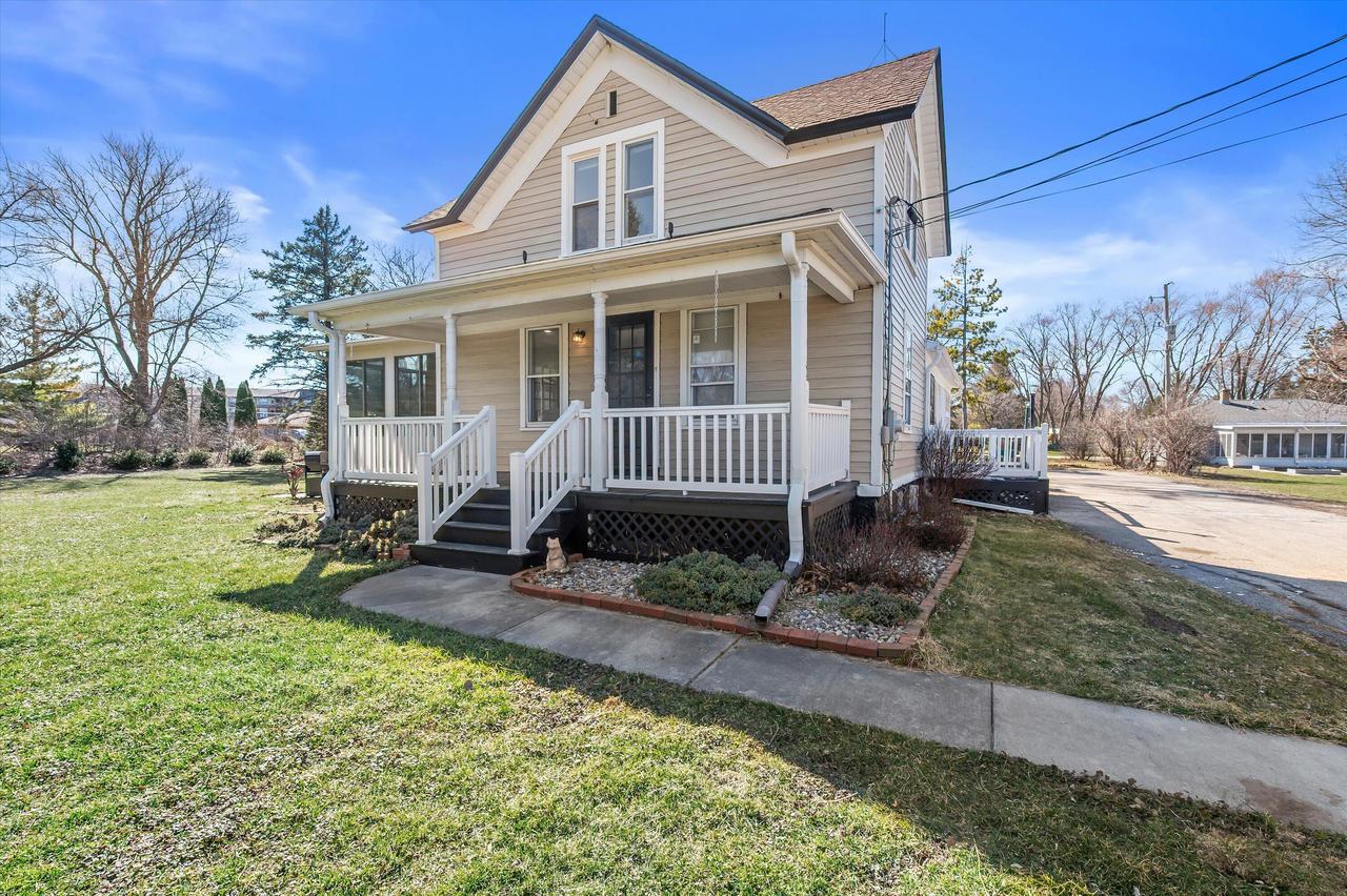 W156N5045 Pilgrim Rd, Menomonee Falls, WI 53051