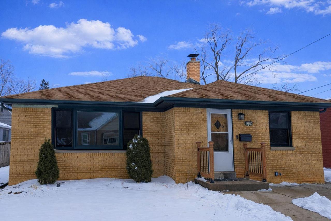 1360 S 88th St, West Allis, WI 53214