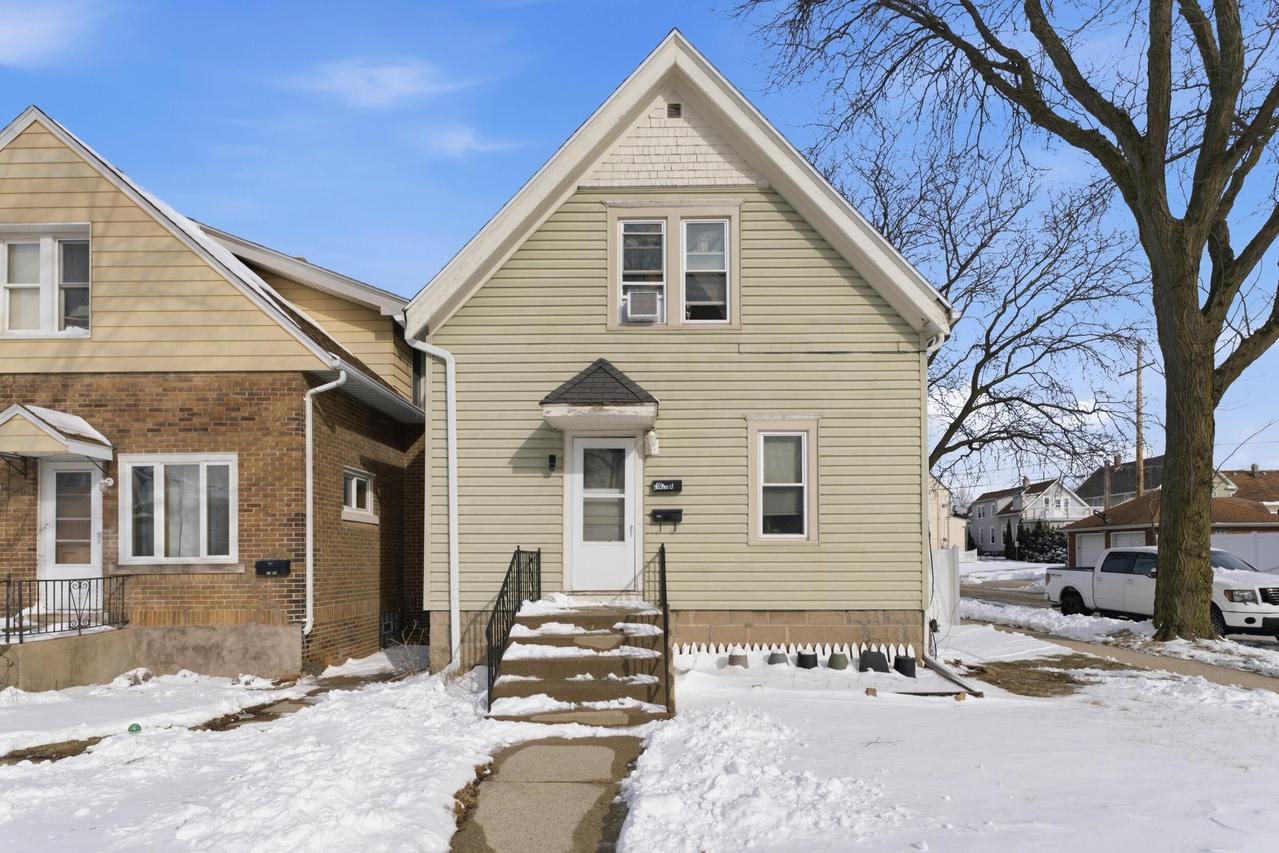 1028 S 61st St, West Allis, WI 53214