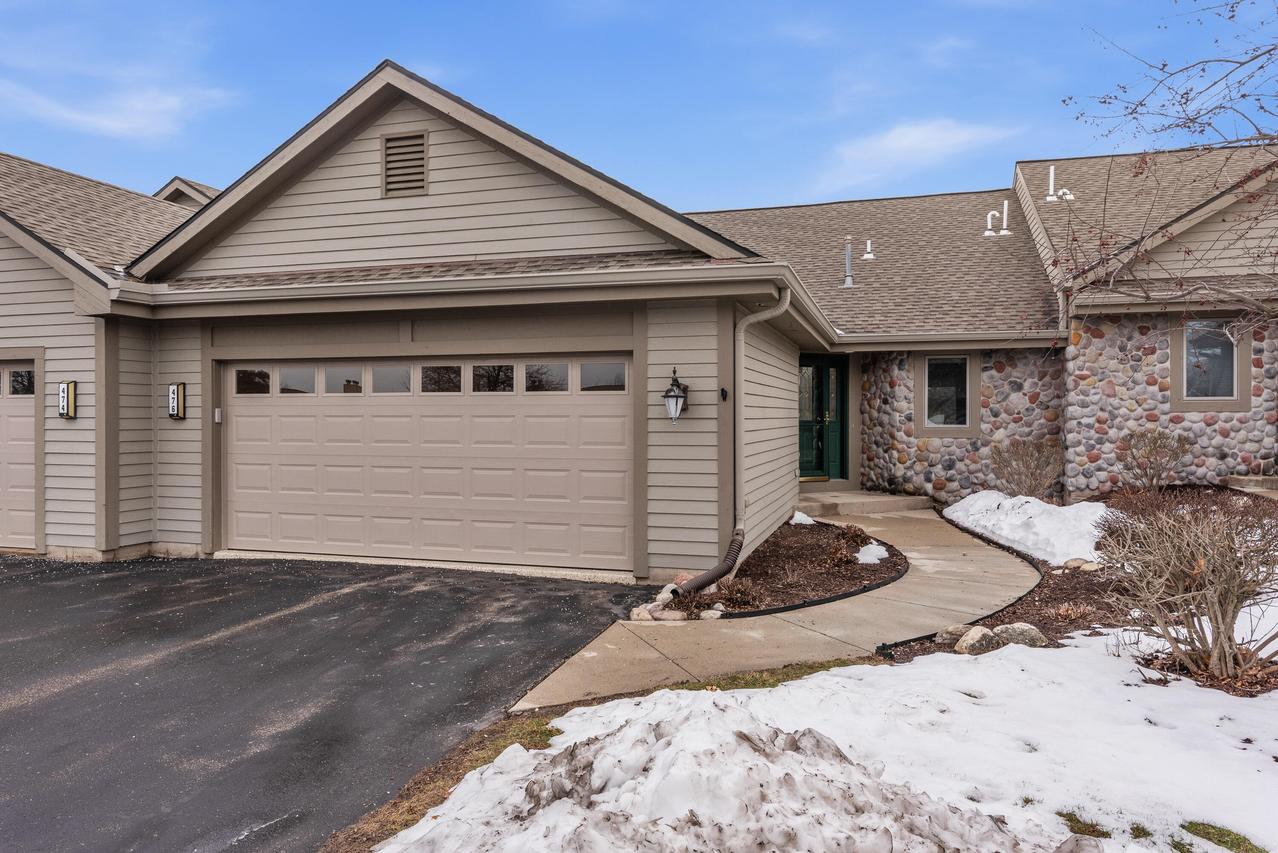 476 Oak Ridge #3, Hartland, WI 53029