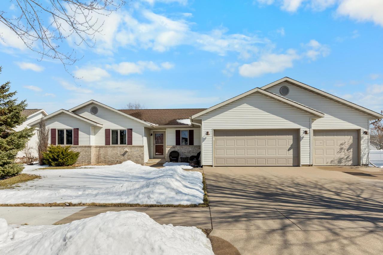 1516 Johnson St, Onalaska, WI 54650
