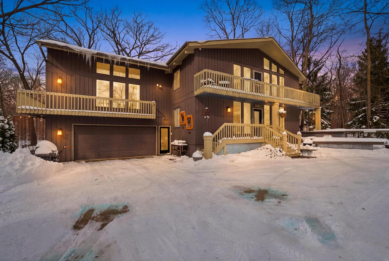 W3907 Silica Rd, Taycheedah, WI 54937