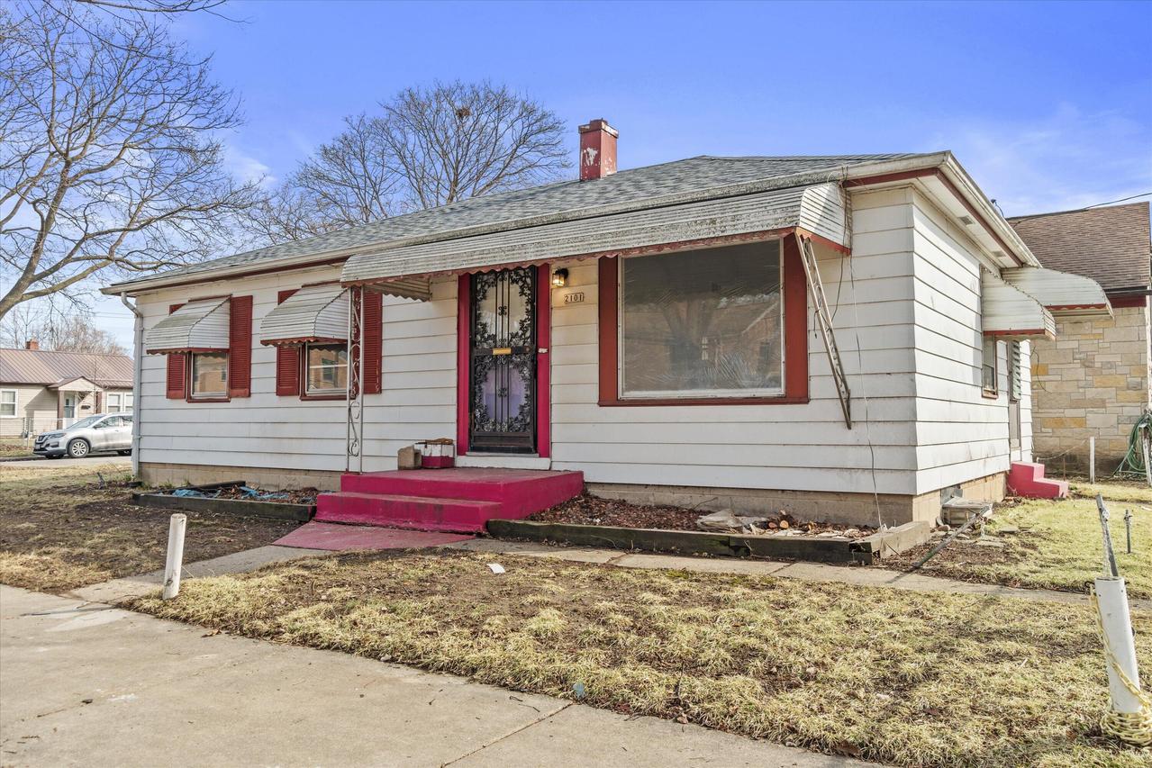 2101 W Fairmount Ave, Milwaukee, WI 53209