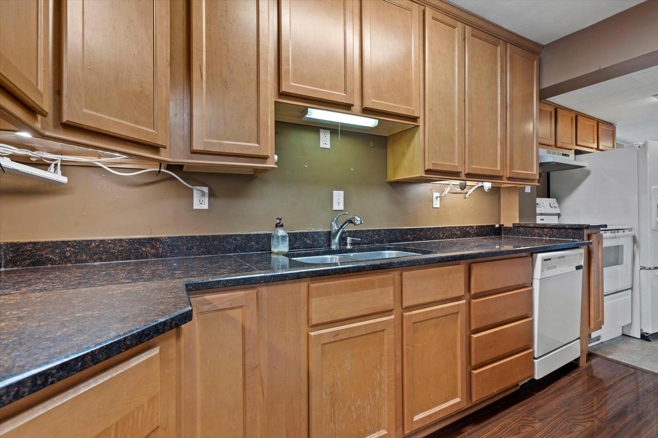 5006 N Port Washington Rd, Glendale, WI 53217